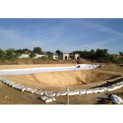 Монтаж плівки ПВХ для ставків і водойм