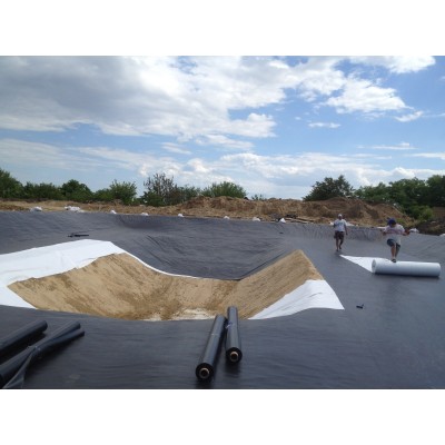 Монтаж плівки ПВХ для ставків і водойм