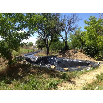 Монтаж плівки ПВХ для ставків і водойм