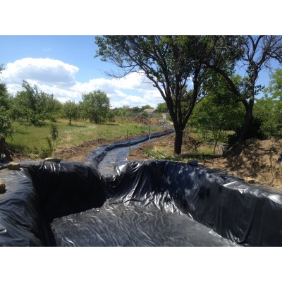 Монтаж плівки ПВХ для ставків і водойм