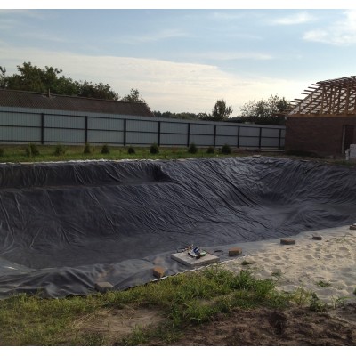 Монтаж плівки ПВХ для ставків і водойм