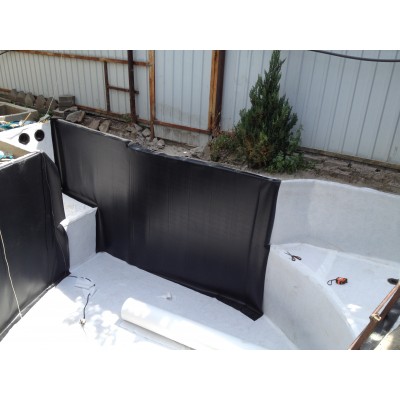 Монтаж плівки ПВХ для ставків і водойм