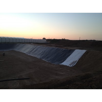 Монтаж плівки ПВХ для ставків і водойм