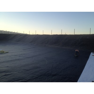 Монтаж плівки ПВХ для ставків і водойм