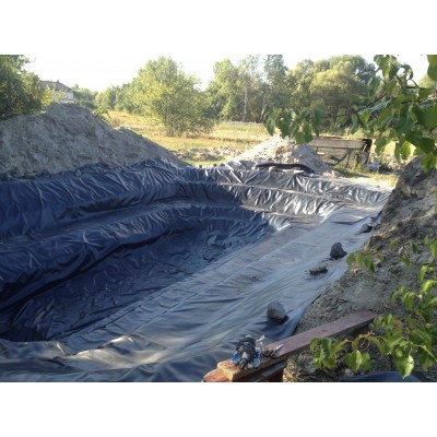 Монтаж плівки ПВХ для ставків і водойм