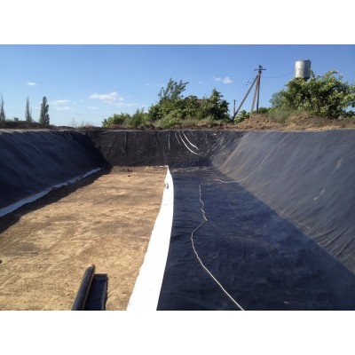 Монтаж плівки ПВХ для ставків і водойм