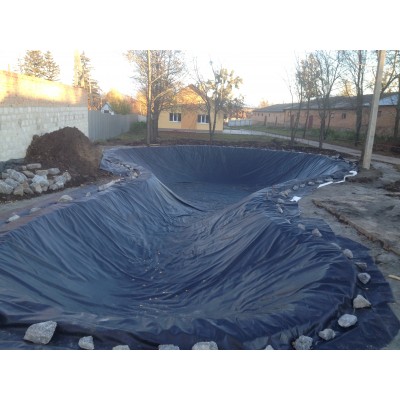 Монтаж плівки ПВХ для ставків і водойм