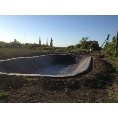 Монтаж плівки ПВХ для ставків і водойм